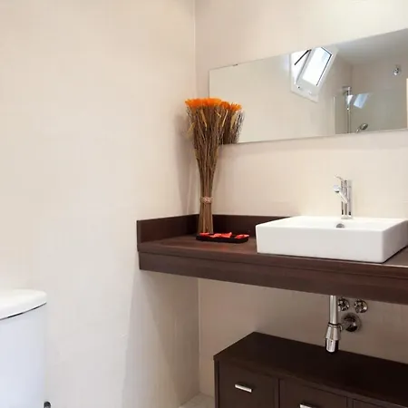 Fabulous 2 Bed With Terrace Close To Plaza Espana Barcelona